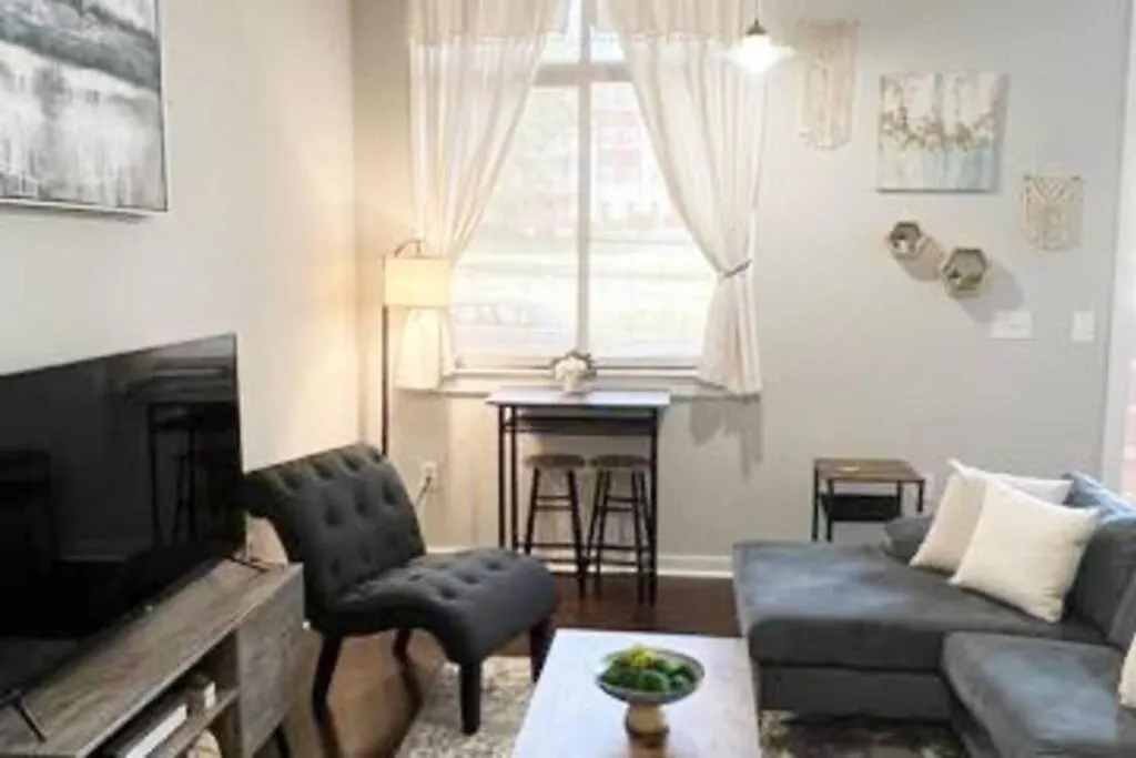 Townhouse In Uptown King Bed-Wi-Fi-Free Parking-Pool Daire Charlotte ABD