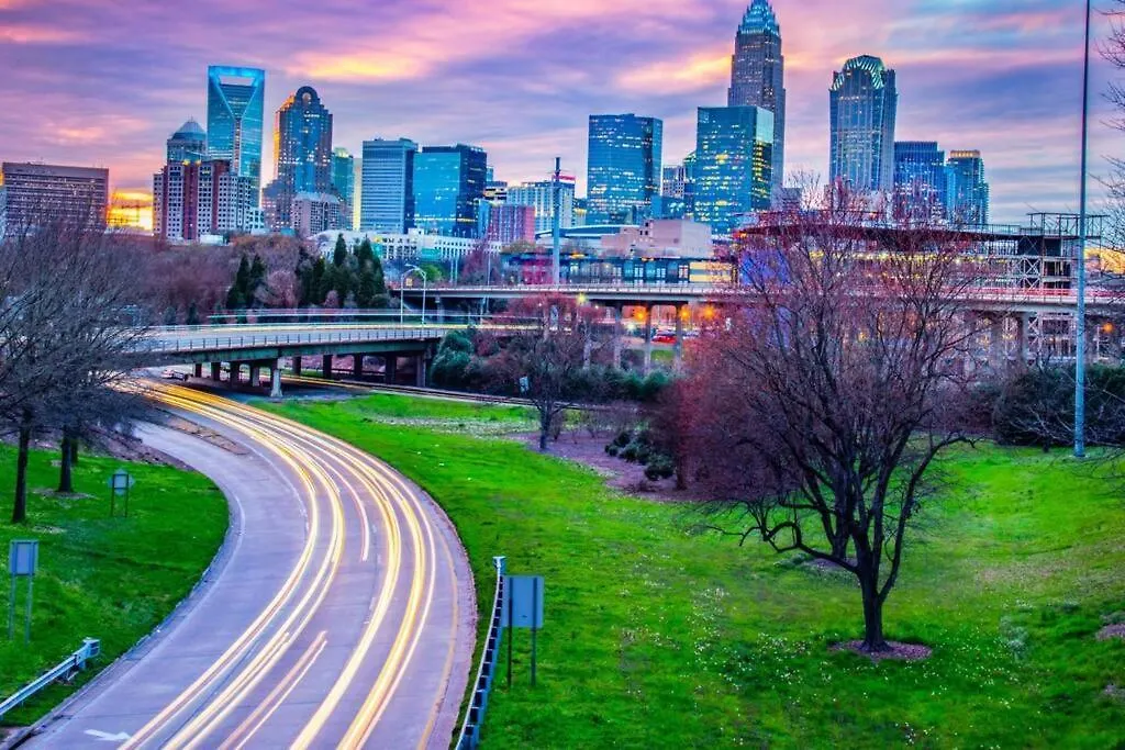 Townhouse In Uptown King Bed-Wi-Fi-Free Parking-Pool Daire Charlotte